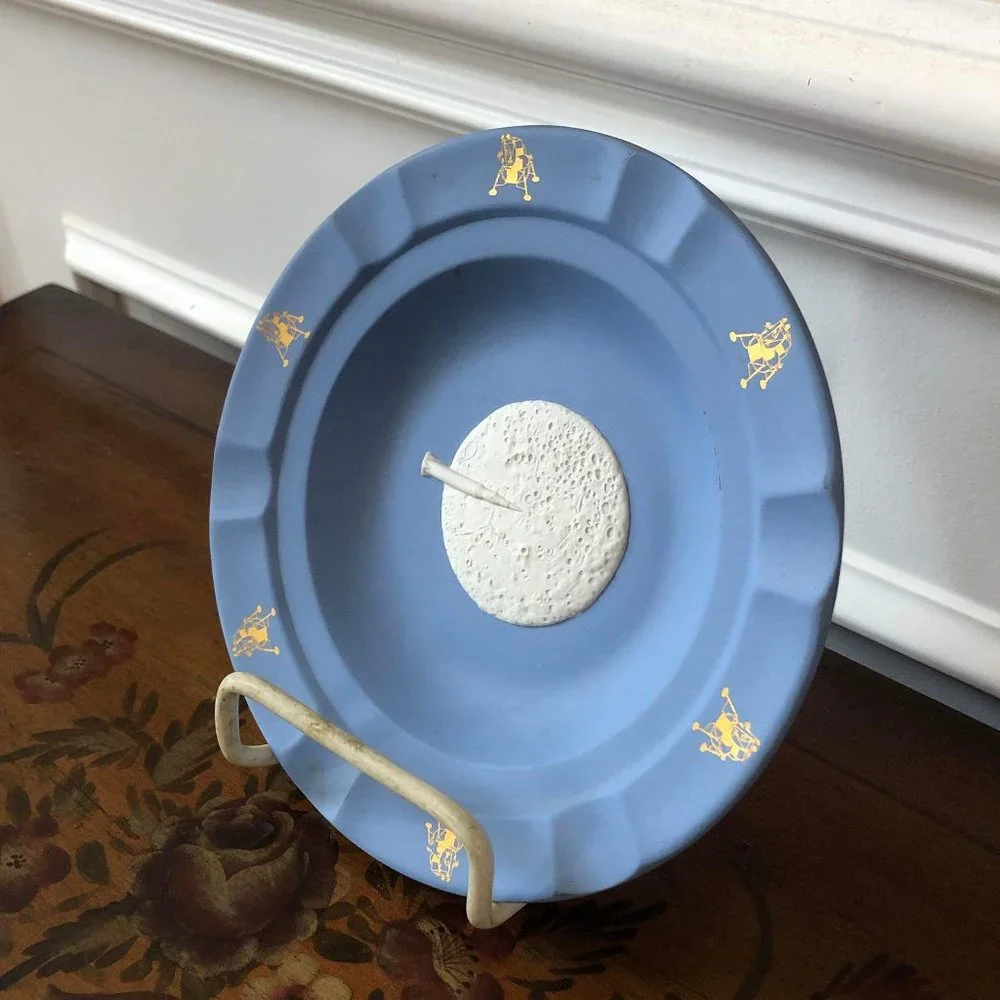 Wedgwood 2001 A Space Odyssey blue white gold decorative ashtray / plate - Picture 3 of 4
